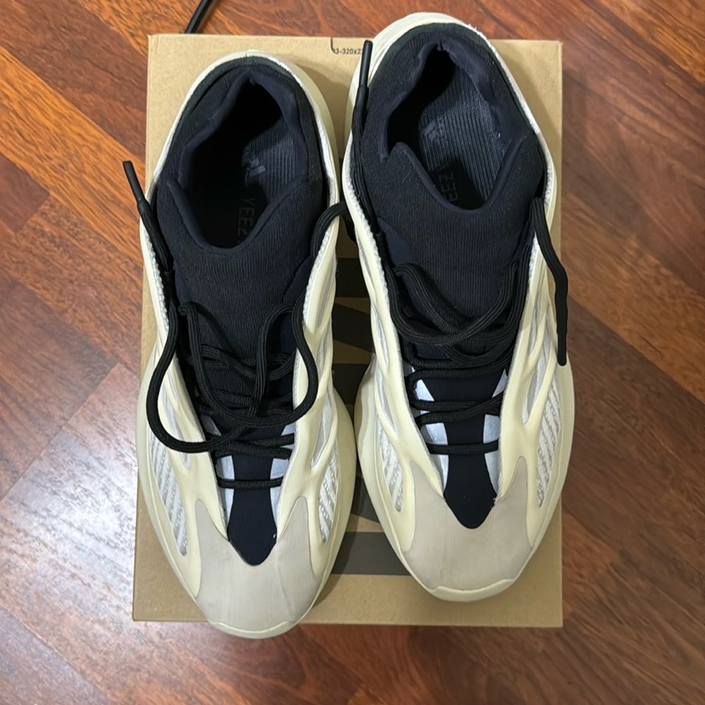 Yeezy 700 V3